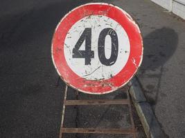 Höchstgeschwindigkeitszeichen foto