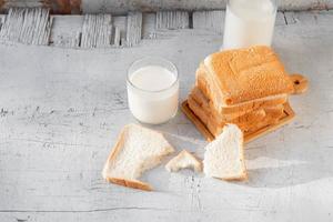 Brot mit Milch foto