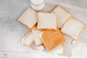 Brot mit Milch foto