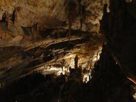 Karsthöhle in Postojna foto