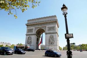 triumphbogen in paris auf offener städtischer natur foto