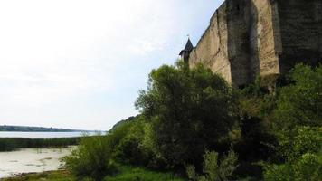 Unteransicht der Festung Khotyn. khotyn. Ukraine. 06.08.2019 foto