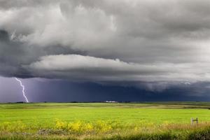 Gewitterwolken Saskatchewan Blitz foto