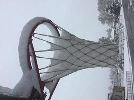 Basketball mit Schnee foto