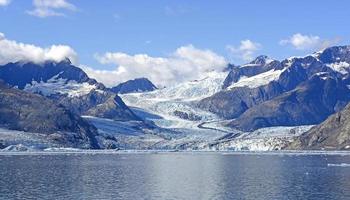 Labyrinth von Gletschern, die zum Meer führen