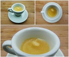 Collage einer Tasse italienischen Espressokaffees auf Holzhintergrund foto