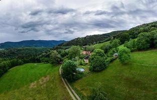 Atemberaubende schöne Luftaufnahme der Vogesen im Elsass. foto