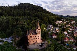 luftaufnahme der alten feudalen burg burg rodech foto