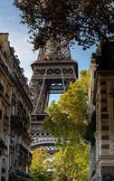eiffelturm in paris, sonniger tag, panorama. Wahrzeichen foto
