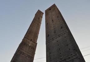 mittelalterliche türme in bologna foto