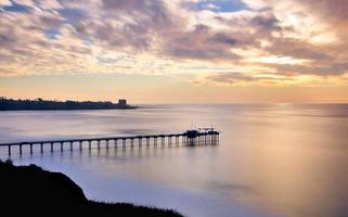 schöner sonnenuntergang in scripps pier, san diego foto