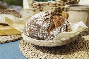 Selbstgemachtes Brot. gesundes Essen. hausgemachtes Brot aus nächster Nähe foto