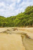 große tropische naturinsel ilha grande santo antonio beach brasilien. foto