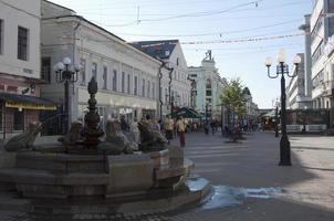 kazan, russland-08032011-bauman straße ist das herz von kazan und verbindet den kreml mit dem tukay-platz im zentrum der stadt. Dort finden Sie normalerweise Geschäfte, Restaurants und Veranstaltungen. foto