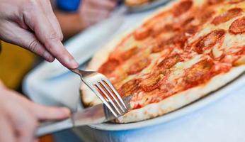 pizza italien essen traditionelles mittagessen foto