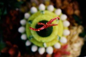 bunte flache fotohochzeitszeremonie, traditionelles essen aus java indonesien foto