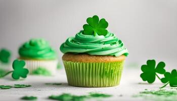 st. Patrick's Tag Cupcake isoliert auf Weiß Hintergrund foto