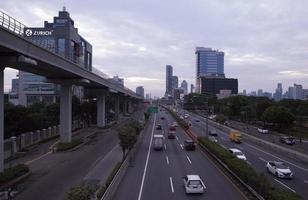 Verkehr auf der Straße Mt. Haryono, South Jakarta, Indonesien foto