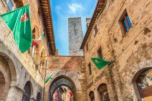 die mittelalterliche architektur von san gimignano, einer symbolträchtigen stadt in italien foto