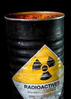 Hitze in Zylinderbehälter aus radioaktivem Material foto