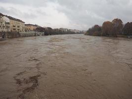 Fluss Po Überschwemmung in Turin foto