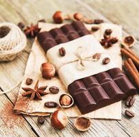 Schokolade und Nüsse foto