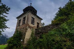 verfallener alter Turm einer verlassenen Burg foto