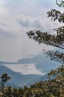 natur baum landschaft berge see foto