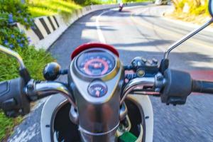 fahren und mieten roller mopeds motorräder auf koh samui thailand. foto