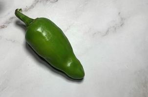 grüne Chilischote oder schlüpfen Sie doppelt-x scharfe Chili. numex oder neuer mexikanischer Pod-Typ. Ansicht von oben foto