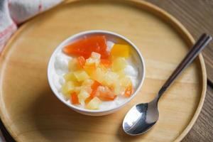 Milchpudding-Obstsalat, chinesische Desserts foto