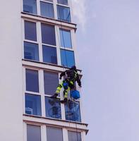 Fensterreiniger reinigt foto