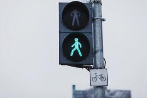 Ampel mit grünem Licht foto