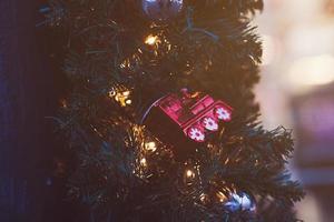 Weihnachtsbaum mit Spielzeug foto