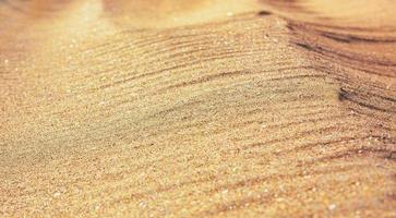 Sandmuster eines Strandes im Sommer foto