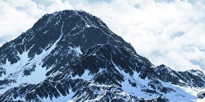 schneebedeckte berggipfel bergblick hintergrund wolken und himmel 3d illustration foto