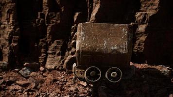 Verlassener Goldminenwagen, der während des Goldrausches zum Karren von Erz verwendet wurde foto