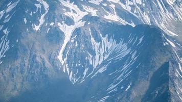 Luftbild Landschaft der Berge mit Schnee bedeckt foto