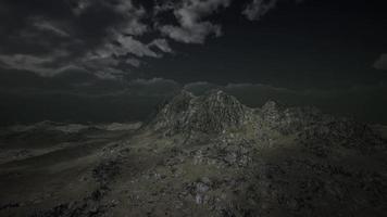 riesige dunkle Wolken über den schottischen Highlands foto