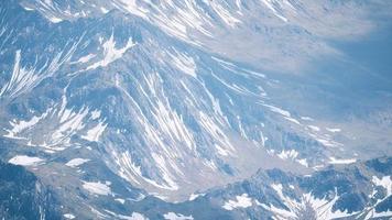 Luftbild Landschaft der Berge mit Schnee bedeckt foto