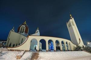 Kirche St. Petr am gefrorenen Abend foto