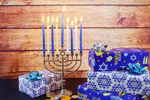 jüdischer feiertag chanukka feier tallit vintage menorah foto