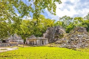 alte Maya-Stätte mit Tempelruinen Pyramidenartefakten Muyil Mexiko. foto