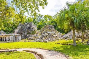 alte Maya-Stätte mit Tempelruinen Pyramidenartefakten Muyil Mexiko. foto