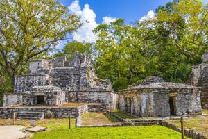 alte Maya-Stätte mit Tempelruinen Pyramidenartefakten Muyil Mexiko. foto