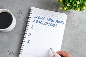 Vorsätze für das neue Jahr 2021 schreiben und vorbereiten foto