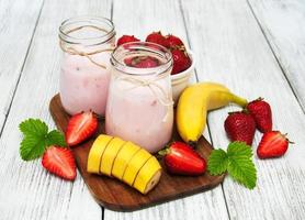 Joghurt mit frischen Erdbeeren und Banane foto