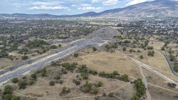 Panorama der Sonnenpyramide. teotihuacan. Mexiko. Blick von der Mondpyramide. Drohne oben ansehen foto