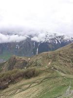 Tal in den Bergen. Nebel in den Bergen. Landschaft. Reisen, Natur foto