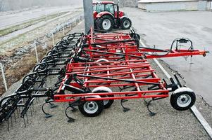 neue rote landwirtschaftliche Sämaschine Nahaufnahme foto